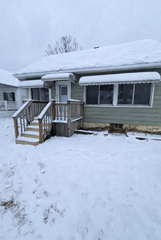 Flint House: 624 Waldman