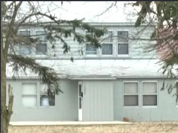 South Holland House: 16054 Cottage Grove Ave