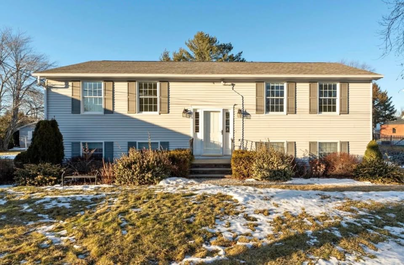 Bangor House: 50 Laurel Cir