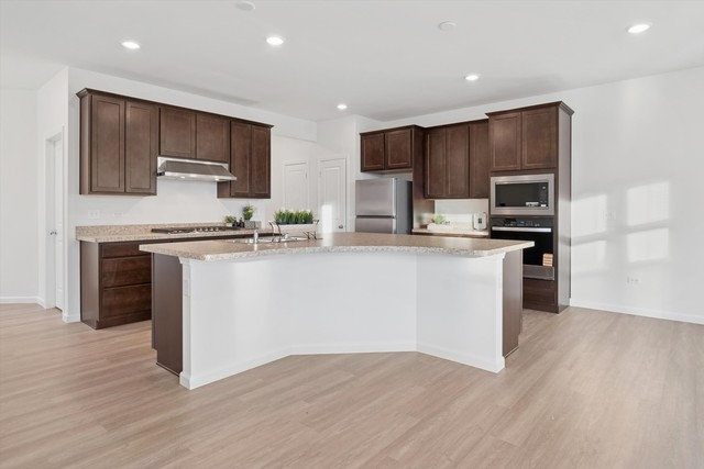 Plainfield House: 24507 W Kroll Drive