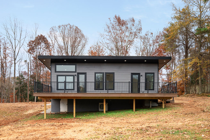 Taylors House: 92 Riverside Dr,