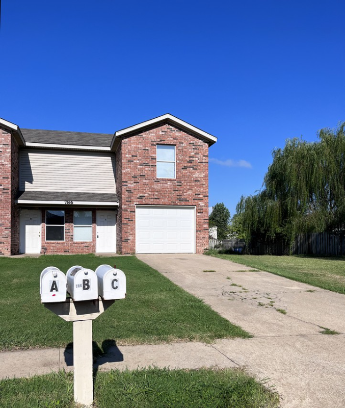 Springdale Multiplex: 786 Lariat St