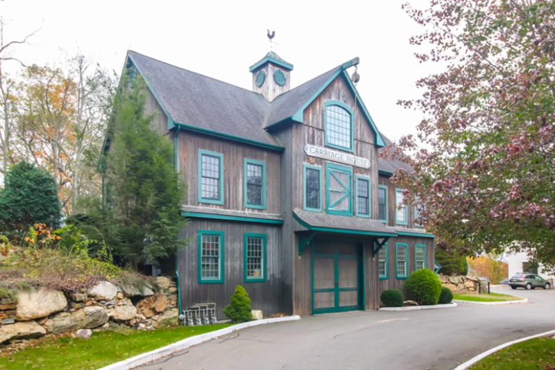 Guilford Apartment: 2614 Boston Post Rd