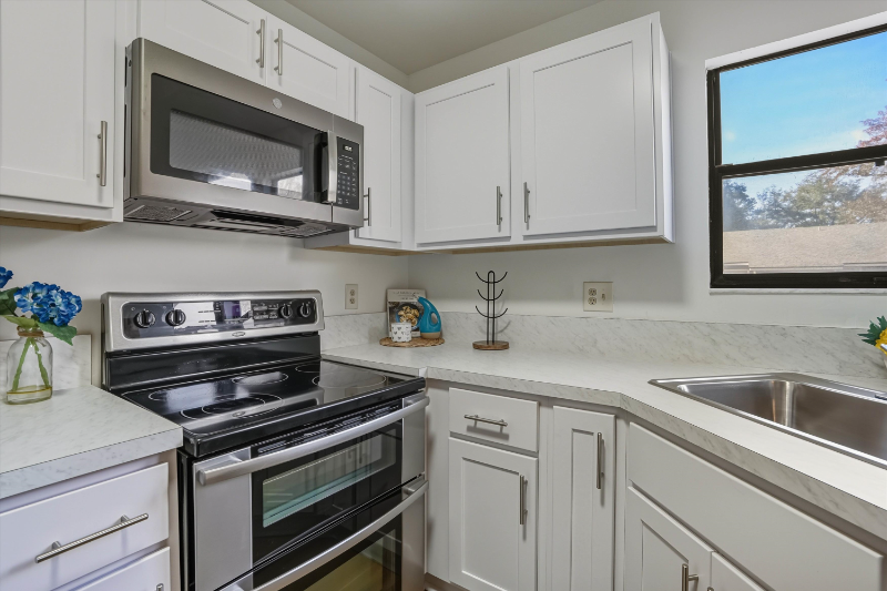 Jacksonville Townhome: 8329 Derbyshire Pl