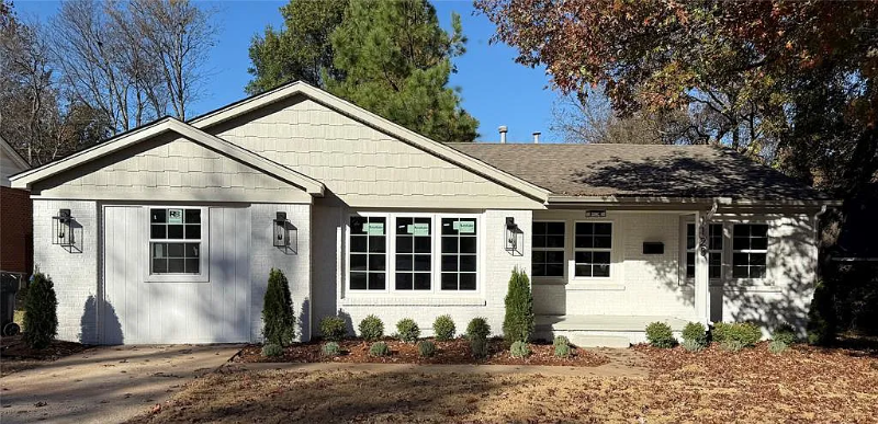 Norman House: 1123 W Brooks St,