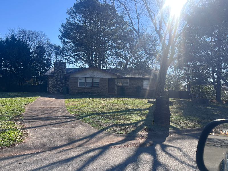 Huntsville House: 2206 glen iris rd