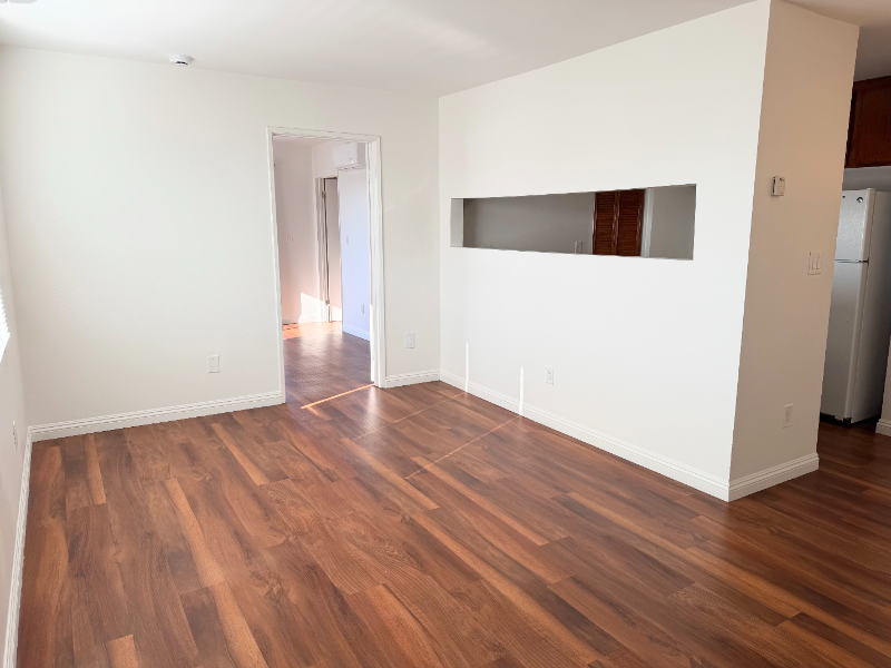 Los Angeles Apartment: 4953 Barstow Street