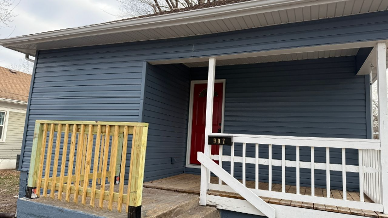 Independence House: 907 S Cedar Ave