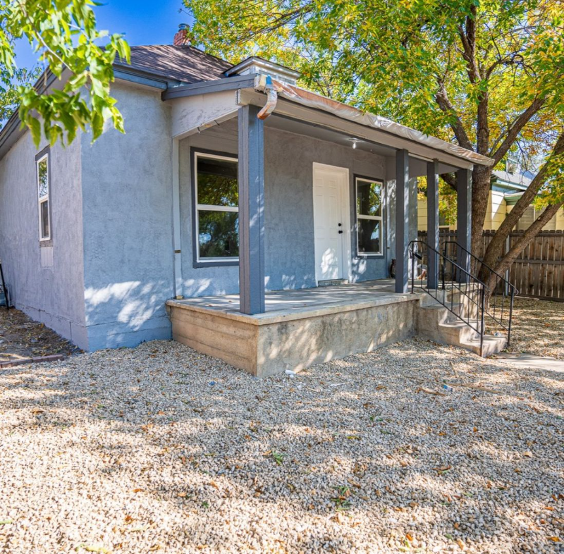 Pueblo House: 1507 W 17th St