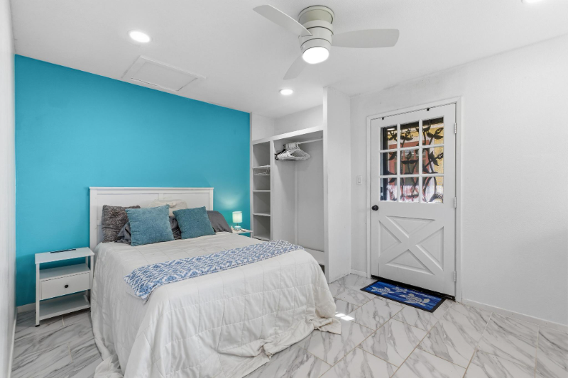 Captain Cook Multiplex: 82-5909 Coffee Royal Pl