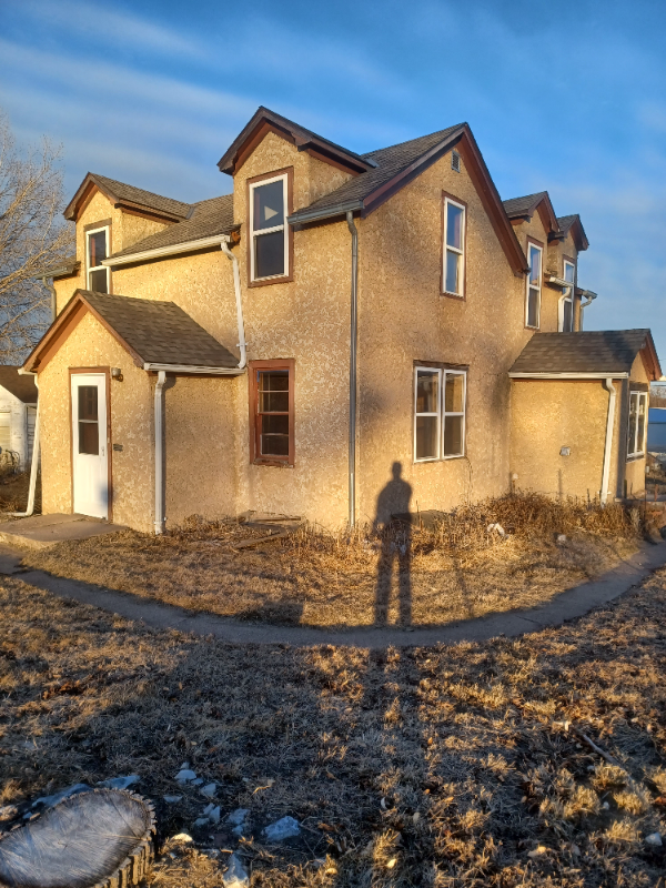 Albion House: 539 S 1st St