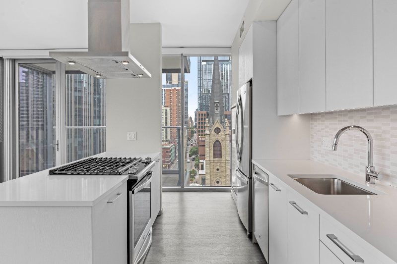 Chicago Condo: 17 E Huron St
