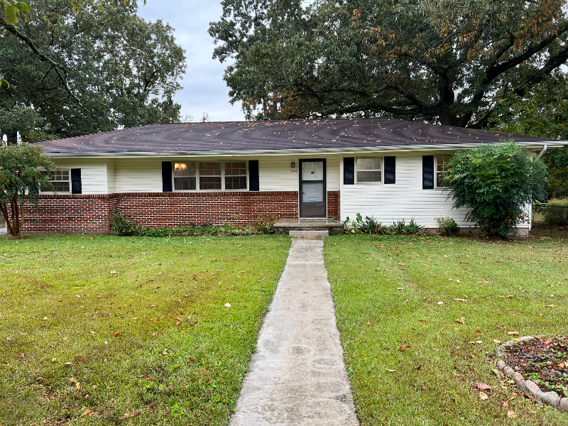 Hixson House: 1334 Ely Rd