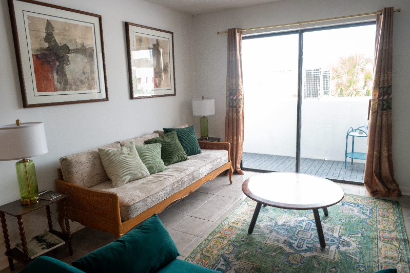 Miami Beach Apartment: 1418 Collins Ave