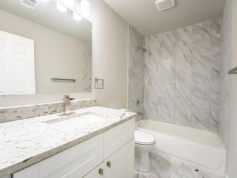 Mabank House: 1032 springview ln.