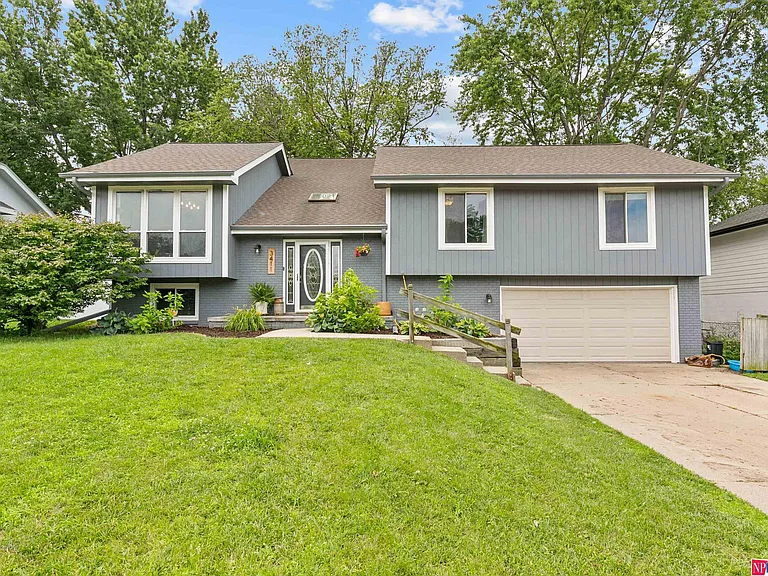 Bellevue House: 3411 Mirror Ln,