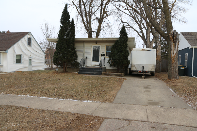 Sioux Falls House: 2416 S Glendale Ave