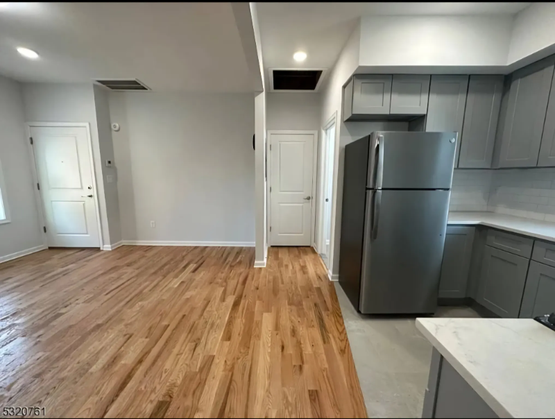 Elizabeth Multiplex: 558-562 Court St