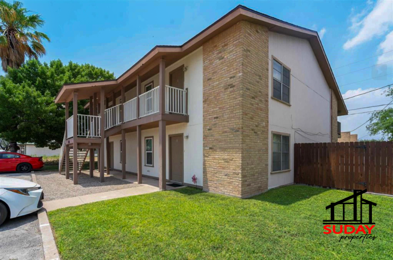 Del Rio Multiplex: 205, 207, 209 Fletcher Dr