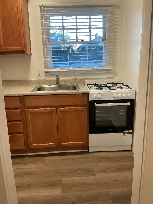 Anaheim Apartment: 324 E Broadway #E