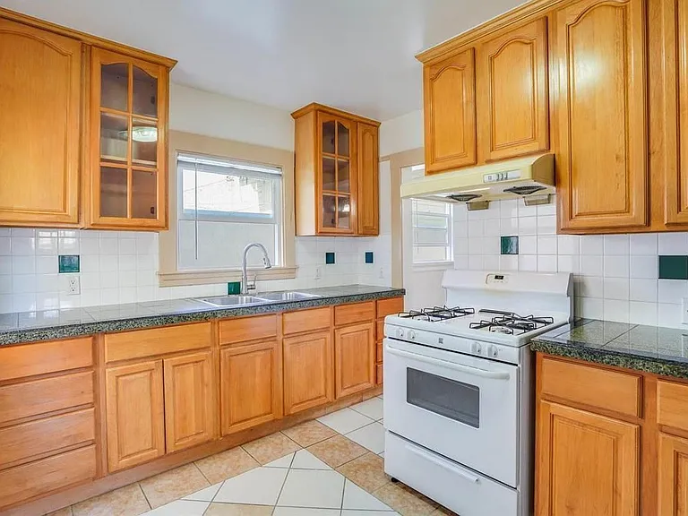 Oakland Multiplex: 315 E 15th St,