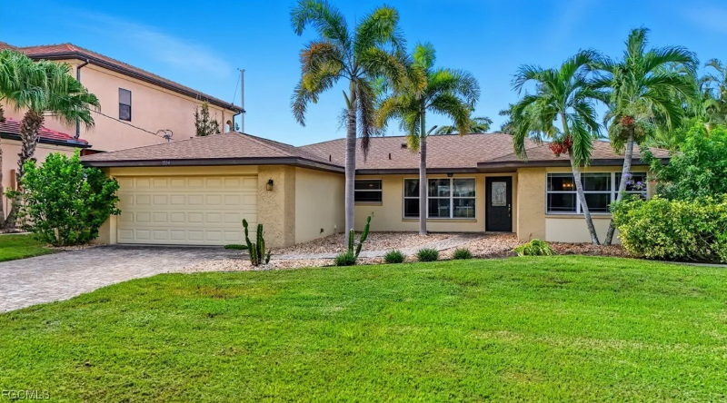 Cape Coral House: 1504 EL Dorado pkwy W