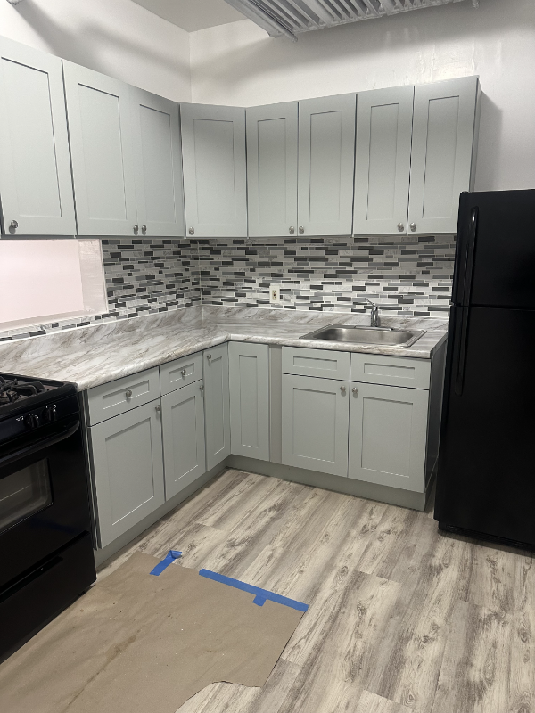 Chicago Apartment: 2327 E 70th Street