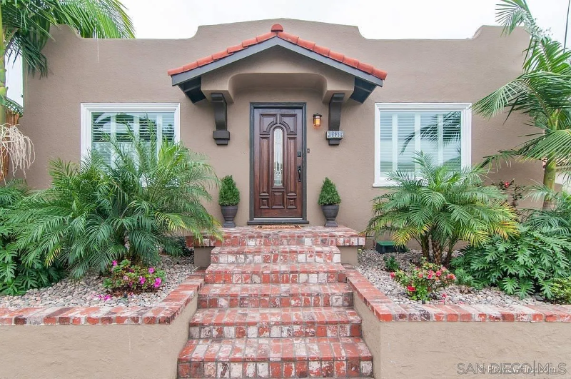 SAN DIEGO House: 1505 Robinson Ave