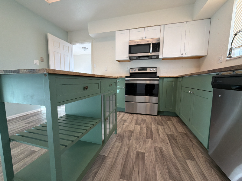 Loveland House: 914 S Del Norte