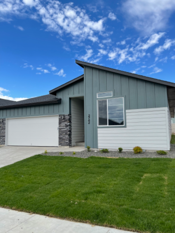 Kuna House: 2742 W Balboa Dr