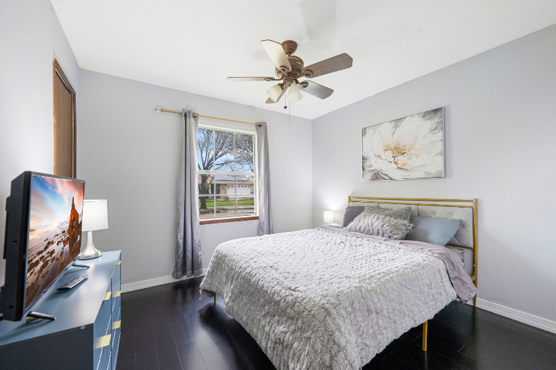 The Colony House: 5604 Perrin Stre