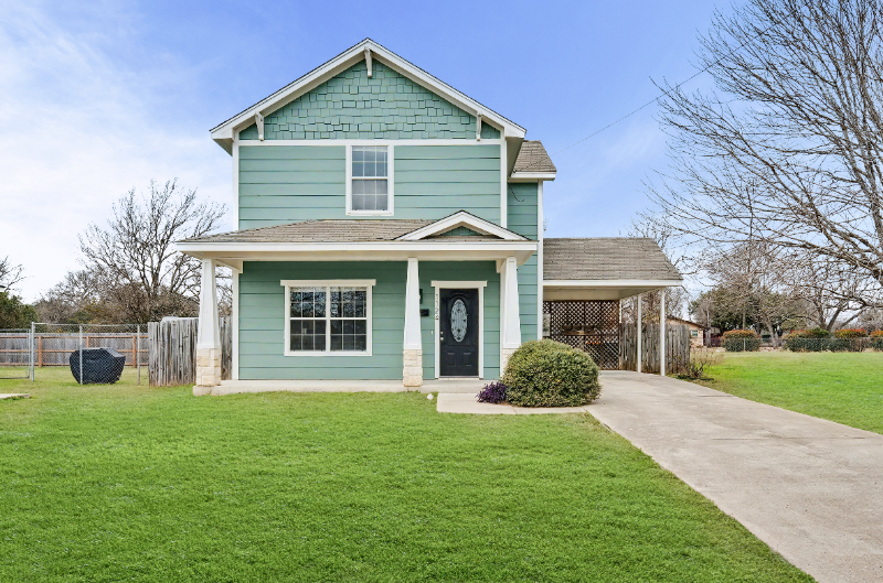 Belton House: 1124 N Penelope St