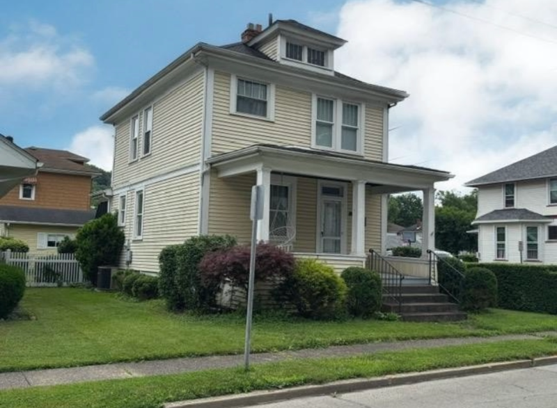 Wheeling House: 1319 Valley View Ave,