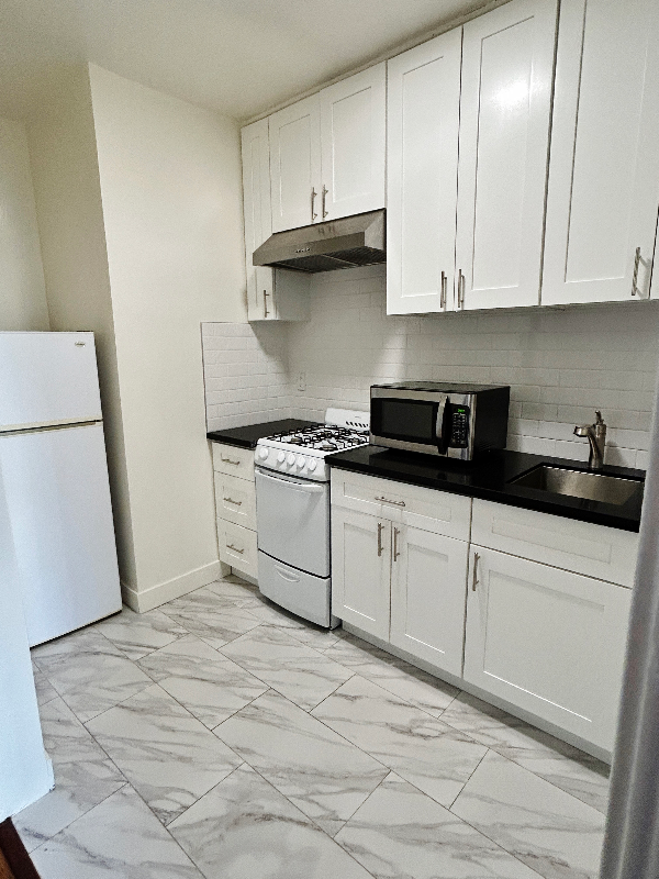 LOS ANGELES Apartment: 1781 ORCHID