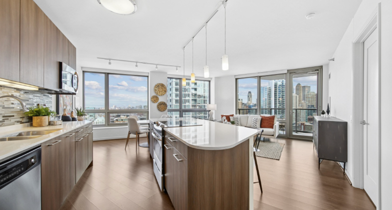 Chicago Condo: 330 w grand ave