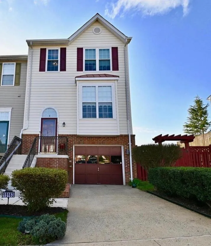 Woodbridge Townhome: 15163 Brazil Cir