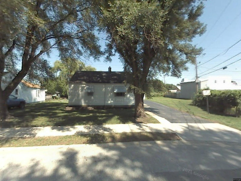 Calumet City House: 885 Campbell Ave