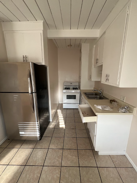 Los Angeles Apartment: 11842 Venice Blvd