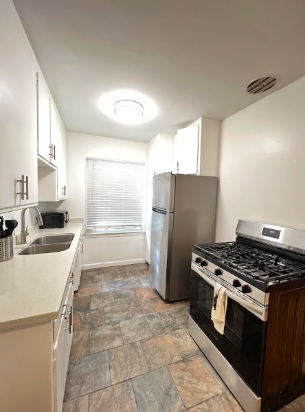 Los Angeles Apartment: 12021 Louise Ave