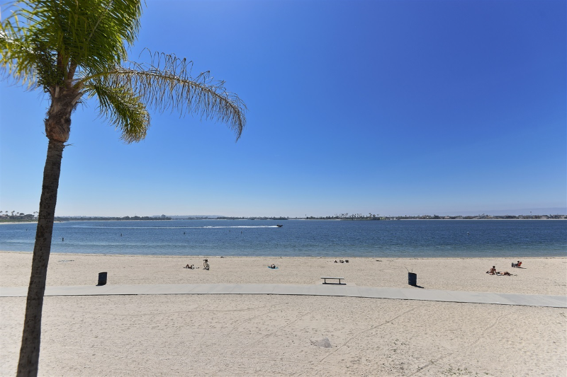 San Diego House: 1327 La Palma St