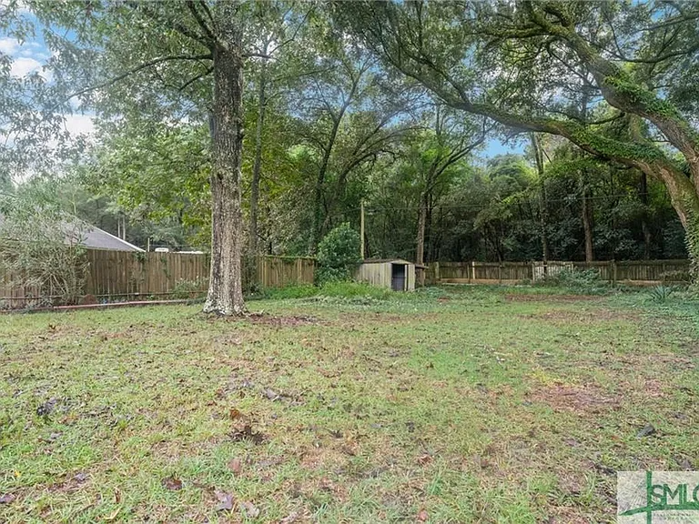 Savannah House: 227 Forest Ridge Dr,