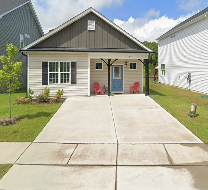 Clayton House: 187 Yellow Jacket Ridge