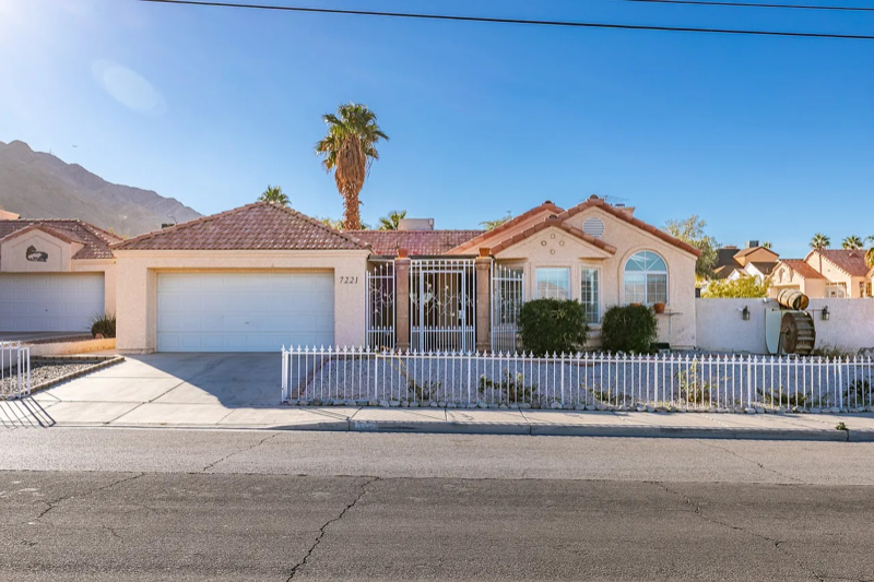 Las Vegas House: 7221 E Carey Ave