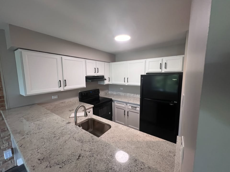 Lisle Apartment: 5760 Abbey Dr.