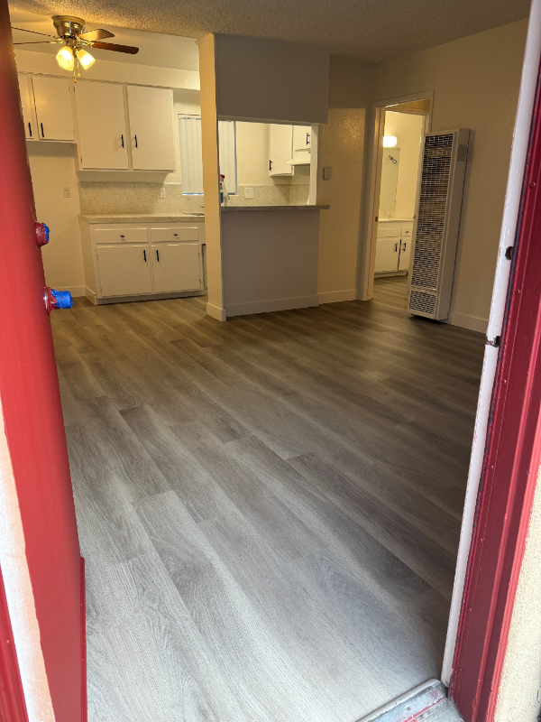 Hawthorne Apartment: 12129 Manor Dr,