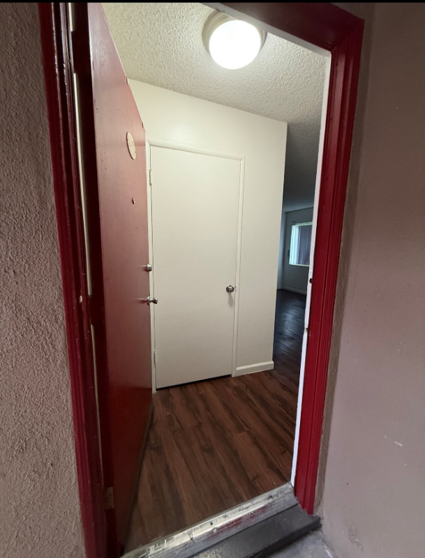 Hawthorne Apartment: 12129 Manor Dr,