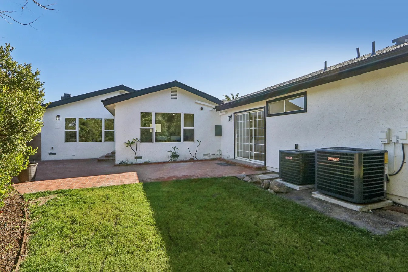 North hills House: 10007 Debra ave