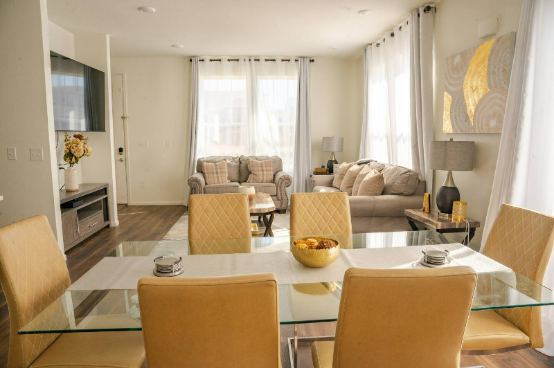 Aurora Townhome: 6253 N. Liverpool St.