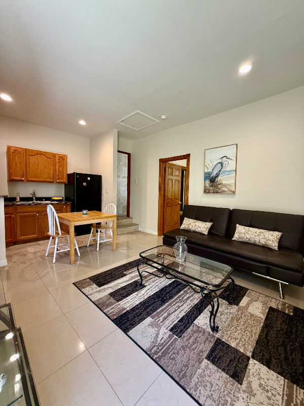 Woodland Hills House: 22972 crespi street