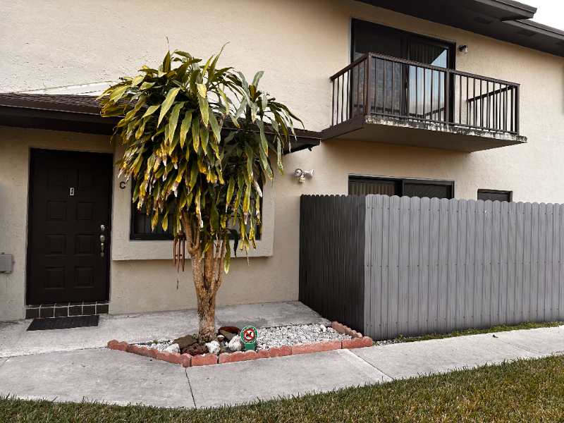 Miami Townhome: 13904 SW 46th Ter,